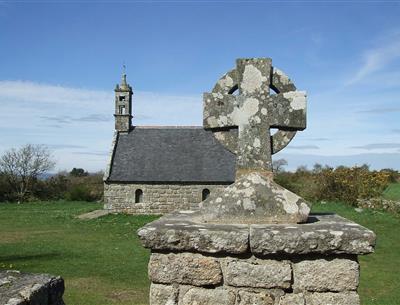 Chapelle Ty Ar Song sur la montagne de Locronan dans le Finistère - Bretagne