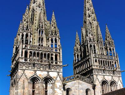 Quimper proche de l'Hôtel 2 étoiles restaurant Le Prieuré à Locronan dans le Finistère